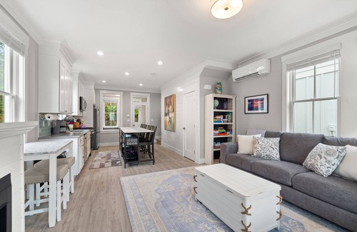 Seabrook House | *New* Seabrook's Purple Pelican, Hot Tub, Close to Pool!