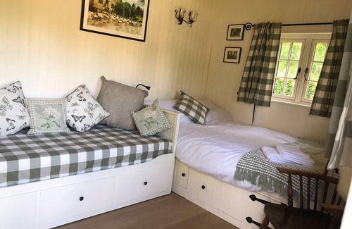 Weedon Lois Cabin | New Shepherds Hut, Cozy, Scandinavian Inspired, Romantic, Near Silverstone