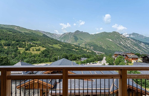 Saint-Martin-de-Belleville Ski Chalet | New Ski-In Chalet with Sauna, 5 Bedrooms, Sleeps 12