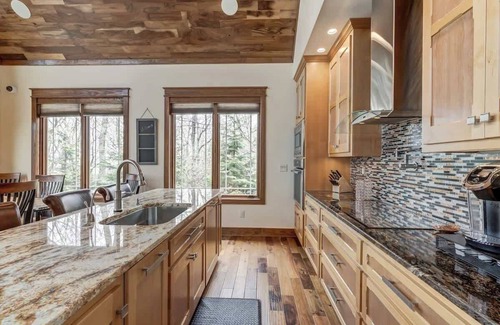 Treeloft House | New! Ski-in/Ski-out | Hot Tub | Fire Pit | Spa