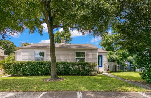 Courier City - Oscawana House | NEW SoHo Home - Perfect Space for Families