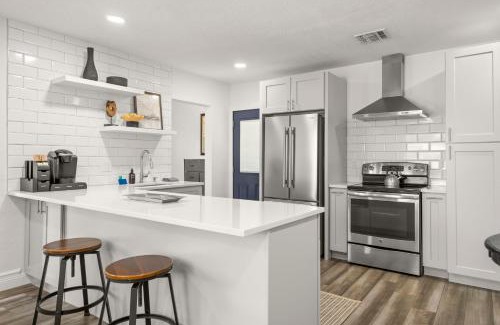 Courier City - Oscawana House | NEW! SoHo Oasis - Incredible Home In Heart of SoHo District