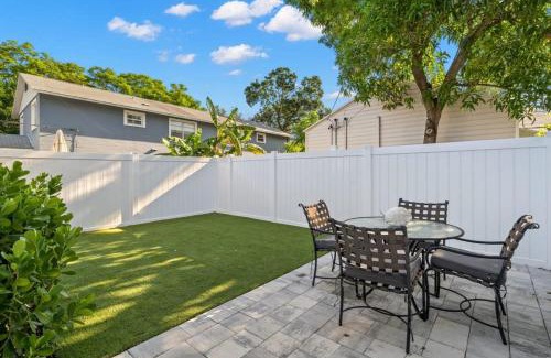 Courier City - Oscawana House | NEW! SoHo Suite, Steps to S Howard Ave