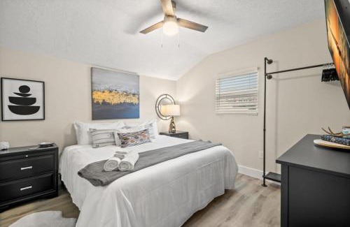 Courier City - Oscawana House | NEW! SoHo Suite, Steps to S Howard Ave