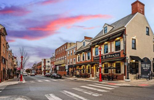 Southwark Apartment | New! Spacious 3-Bedroom Apt in the Heart of Philly
