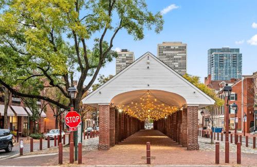 Southwark Apartment | New! Spacious 3-Bedroom Apt in the Heart of Philly