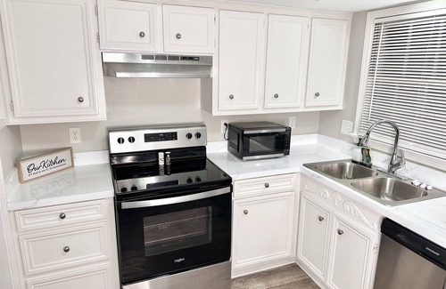 Tougaloo House | New! Spacious 3 bedroom & Great for midterm stays