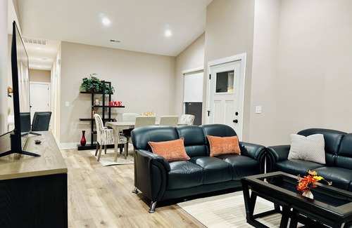 Wichita House | New Spacious 4BR Home! Basketball Court & Playground.