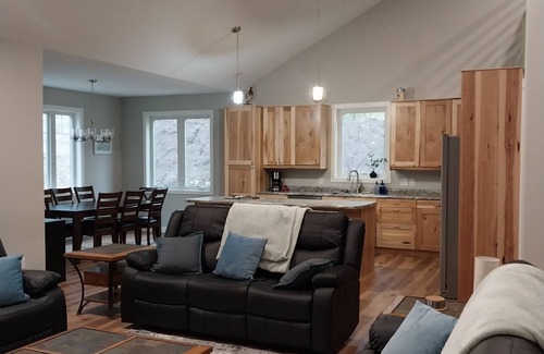 Hill City House | New spacious beautiful Home in enchanting Hill City!