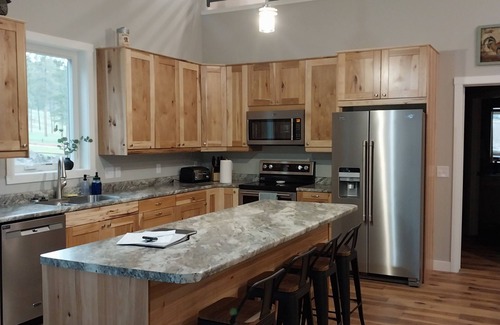 Hill City House | New spacious beautiful Home in enchanting Hill City!