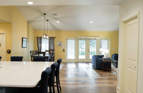 Chuluota House | New Spacious Construction 4 bedroom 4.5 bathrooms. Family Friendly