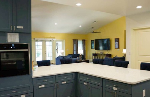 Chuluota House | New Spacious Construction 4 bedroom 4.5 bathrooms. Family Friendly