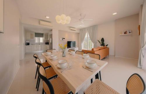 Cyberjaya Apartment | NEW! Spacious French Verdi 10pax 3BR WonderfulView
