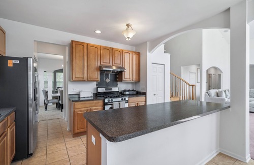 Hoffman Estates House | New! Spacious Home 6BD/3BTH - Sleeps 16! in Hoffman Estates!