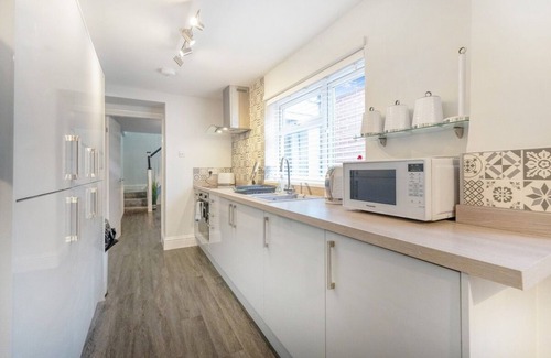 North Bitchburn House | New! Spacious, Homey Vibes in Toft Hill, Sleeps 4
