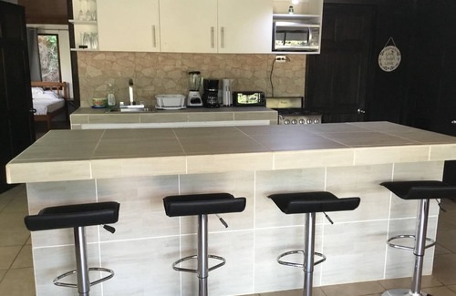 Desamparados House | New Spacious House Near the airport