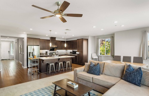 Lake Area House | New! Spacious House w/BBQ, theater, nice Newark with AC, BBQ, close to techs