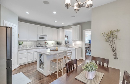 Dallas House | NEW! Spacious Urban Uptown Retreat
