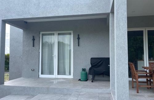 Deanes Villa | New! St Silas 3-Bdrm, 3 and a half bath Villa approx 8 minutes from pristine beaches and shopping area