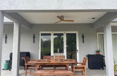 Deanes Villa | New! St Silas 3-Bdrm, 3 and a half bath Villa approx 8 minutes from pristine beaches and shopping area