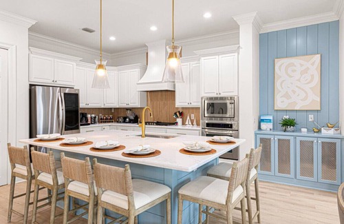 Crystal Beach House | NEW/Steps to the Beach/Hot Tub/Pool/Fully Loaded