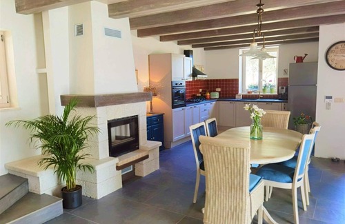Rtina Apartment | New stone house near the beach with fantastic sea view