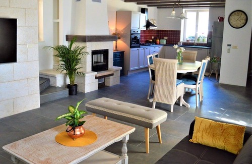 Rtina Apartment | New stone house near the beach with fantastic sea view