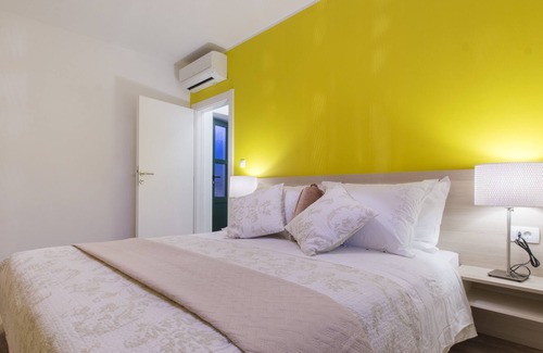 Vinisce Cabin | NEW STONE VILLA WITH HEATED POOL