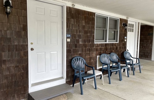Cape Neddick Apartment | New! Studio A. Full kitchen. Walk to beach/town! Indoor/outdoor Pool; Sleeps 2