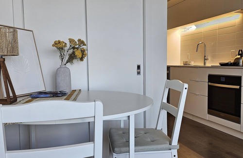 Gay Village Condo | New studio in Ville-Marie, near subway, 20 mins to Old Town, with gym/lounge