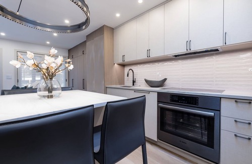 Aspen Condo | New Stunning 3BR, 3BA Steps from Gondola with AC!