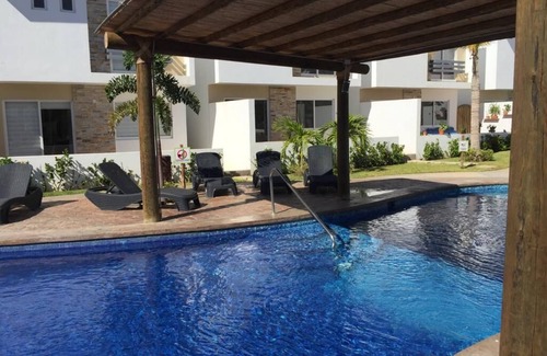 Cerritos House | New, Stunning, Beautiful Decorated, Spacious House - 5min walk to the beach