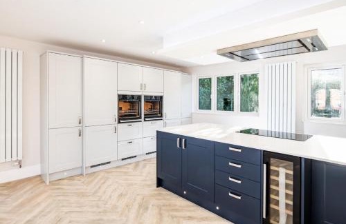 St Leonards House | NEW! Stunning & Modern 5 bedroom home with Parking & Garden - Excellent Location!