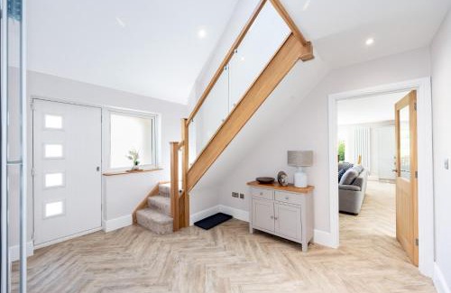 St Leonards House | NEW! Stunning & Modern 5 bedroom home with Parking & Garden - Excellent Location!