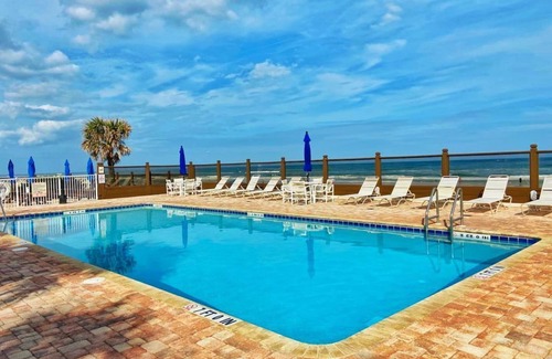 Bostwick Park Apartment | NEW! Stunning Ocean Front Studio Private Balcony