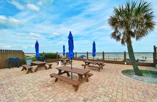 Bostwick Park Apartment | NEW! Stunning Ocean Front Studio Private Balcony