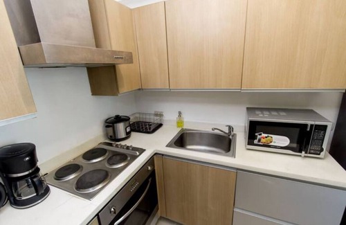 Bonifacio Global City Condo | New! Stylish 2 BR in BGC - Fast Wi-fi 58" UHD TV