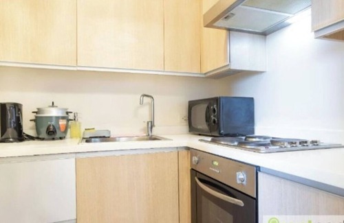Bonifacio Global City Condo | New! Stylish 2 BR in BGC - Fast Wi-fi 58" UHD TV
