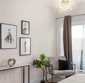 Parkside Apartment | New stylish condo in Hollywood