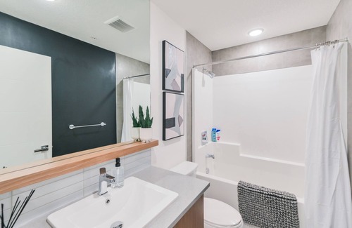 Mission District Condo | NEW! Stylish DT Condo | UG Parking | AC | Mins to Saddledome