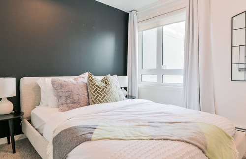 Mission District Condo | NEW! Stylish DT Condo | UG Parking | AC | Mins to Saddledome