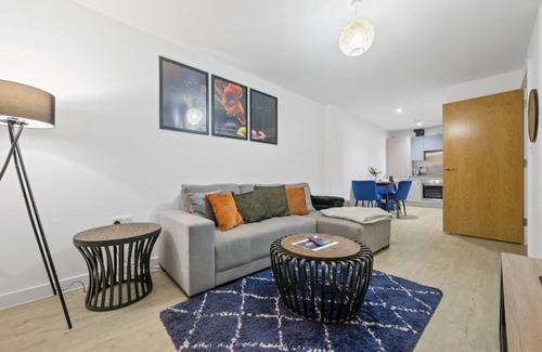 Salford Apartment | New Stylish & Spacious Salford Quays 1Bed apartment with balconynn
