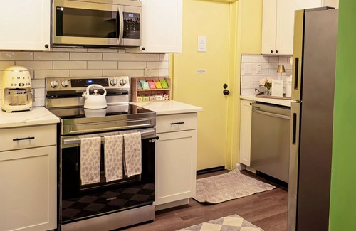 North Charleston House | NEW! Stylishn2 Kings 1 Full,n10 minutes Downtownn10 minutes Airport