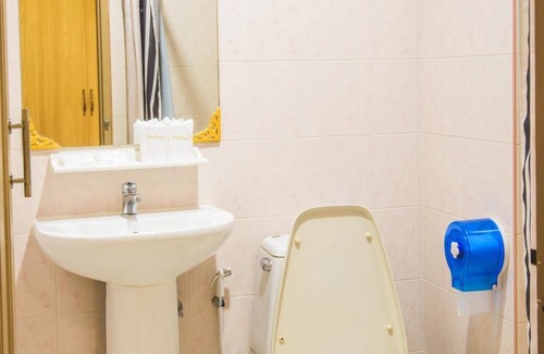 Pom Prap Sattru Phai Hotel | New Suanmali Hotel