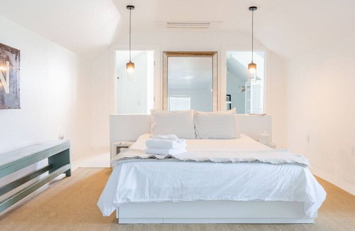 Hudson House | NEW: Sublimely Chic in Hudson w/ AC, Pet Friendly!