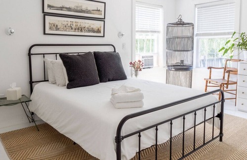 Hudson House | NEW: Sublimely Chic in Hudson w/ AC, Pet Friendly!