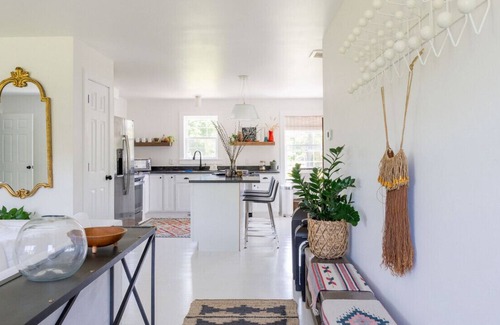 Hudson House | NEW: Sublimely Chic in Hudson w/ AC, Pet Friendly!