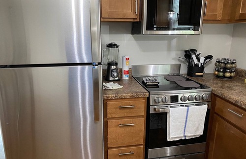 Racine House | New Sunrise! Pro Cleaned, Self Check in - Sleeps 6