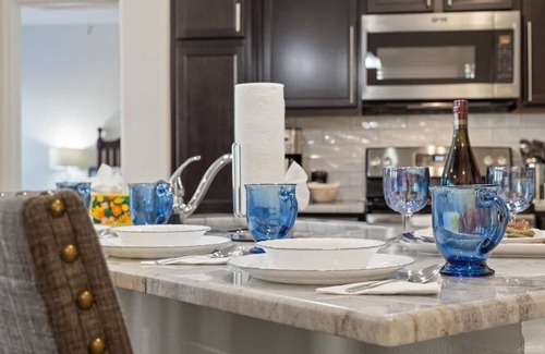 Temple House | NEW* Temple+4Bd+1 Story+Pet Friendly+FAST Wi-fi