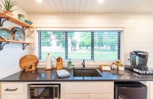 Waco House | NEW The Brazos-Tiny Home 12 Min to downtown